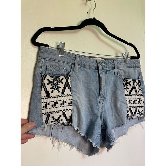 Paige Keira Mayan Piecing Embroidered Cutoff Denim shorts size 29 - Picture 3 of 12